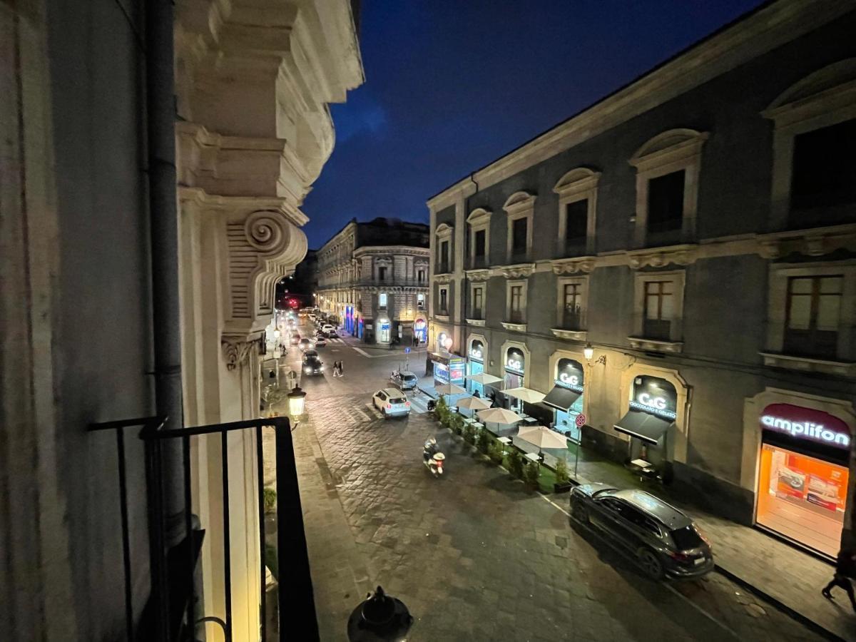 Casa Vacanze Il Duomo คาตาเนีย ภายนอก รูปภาพ